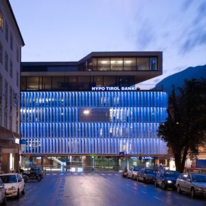 Hypo Tirol Bank Zentrale am Boznerplatz in Innsbruck, Österreich